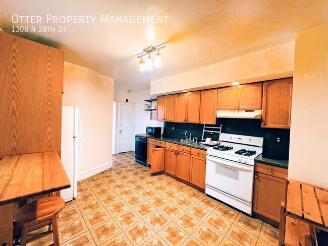 Building Photo - 1306 N 28th St