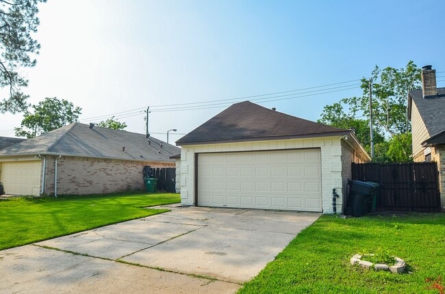 Building Photo - Beautiful spacious home available for rent !