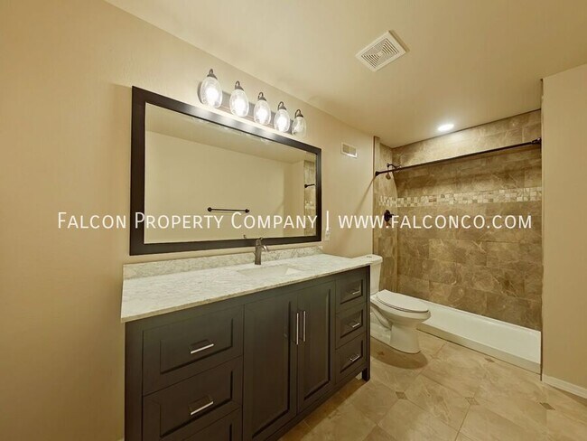 Building Photo - 6070 San Mateo Dr