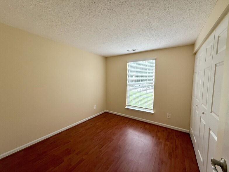Building Photo - 2909 Golden Oak Ct