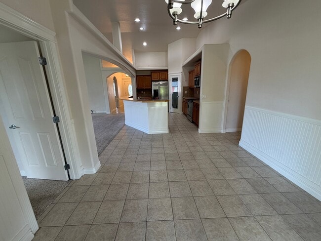 Building Photo - 435 NE Greystone Loop