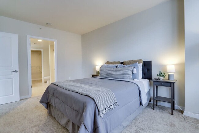 Building Photo - 550 14th St S