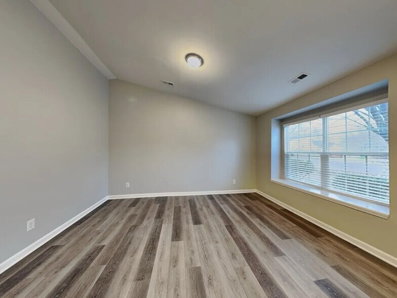 Building Photo - 302 Graham Meadow Dr