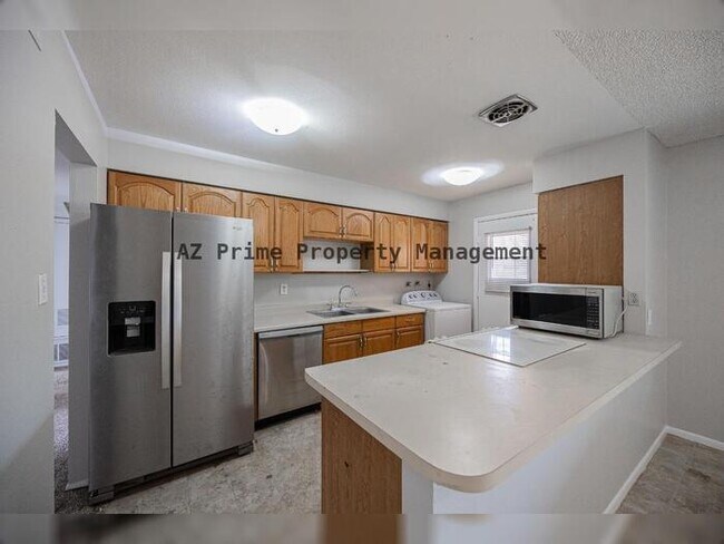 Building Photo - 427 E Malibu Dr