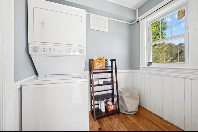 Building Photo - 612 Grove St