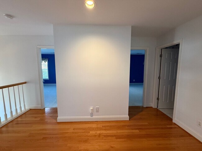 Building Photo - 935 Charter Oaks Dr