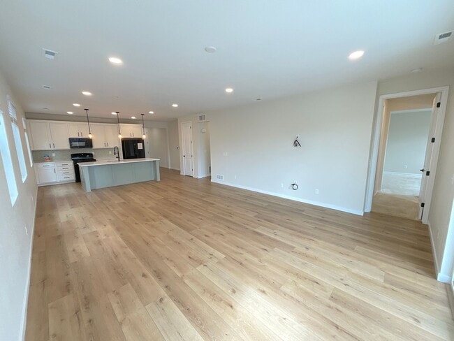 Building Photo - 3 Bedroom Home Available Near N Powers Blvd & Dublin Blvd!