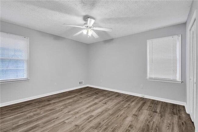 Building Photo - 4899 Raven Way NE