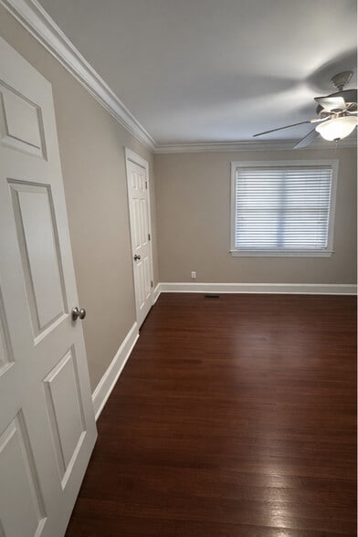 Building Photo - 1976 Lynnwood Dr