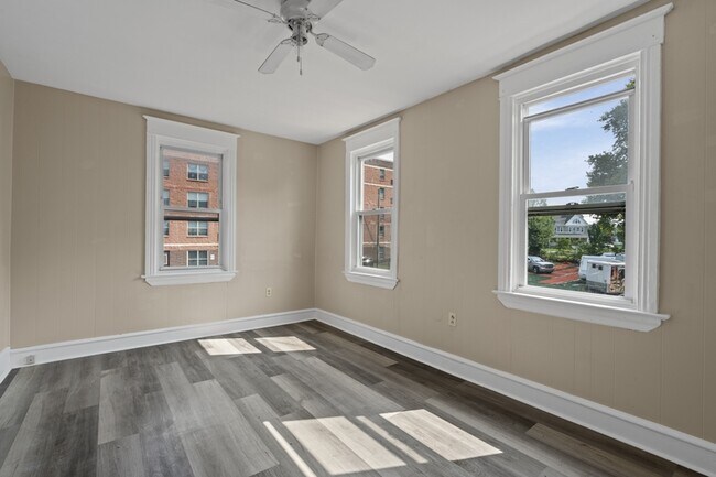Building Photo - 456 Broadway