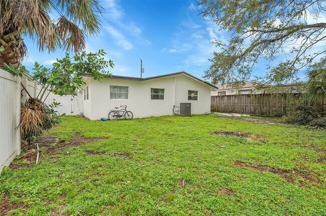 Building Photo - 2784 NW 9th St