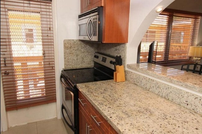 Building Photo - 1725 James Ave