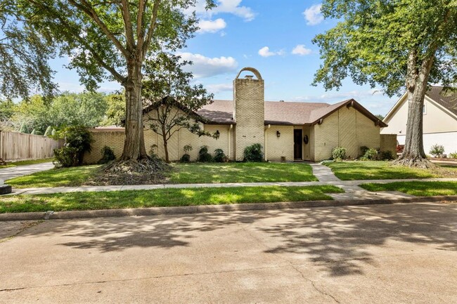 Building Photo - 4010 Paraguay Cir