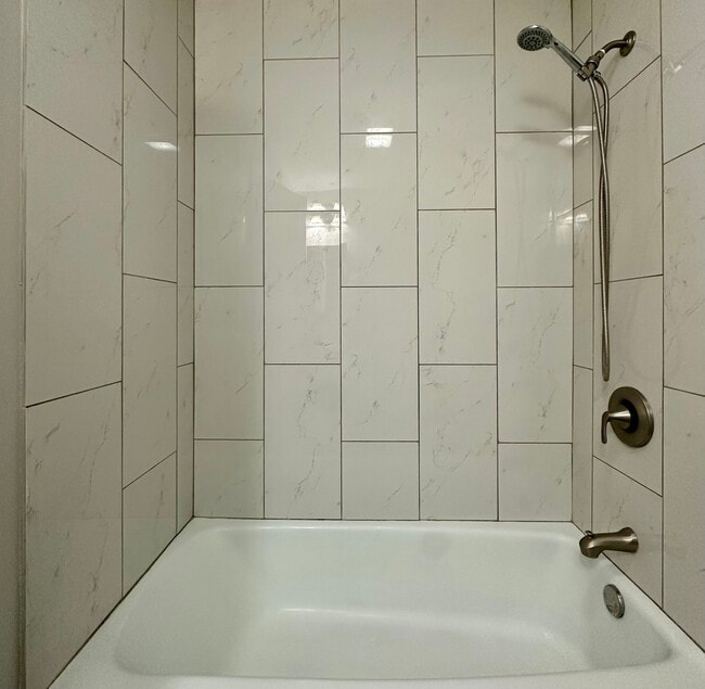 Building Photo - 344 Hickory Ave