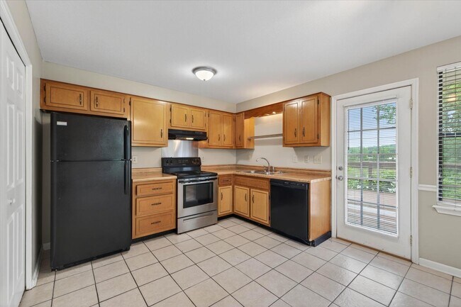 Building Photo - 921 Kingsbury Dr