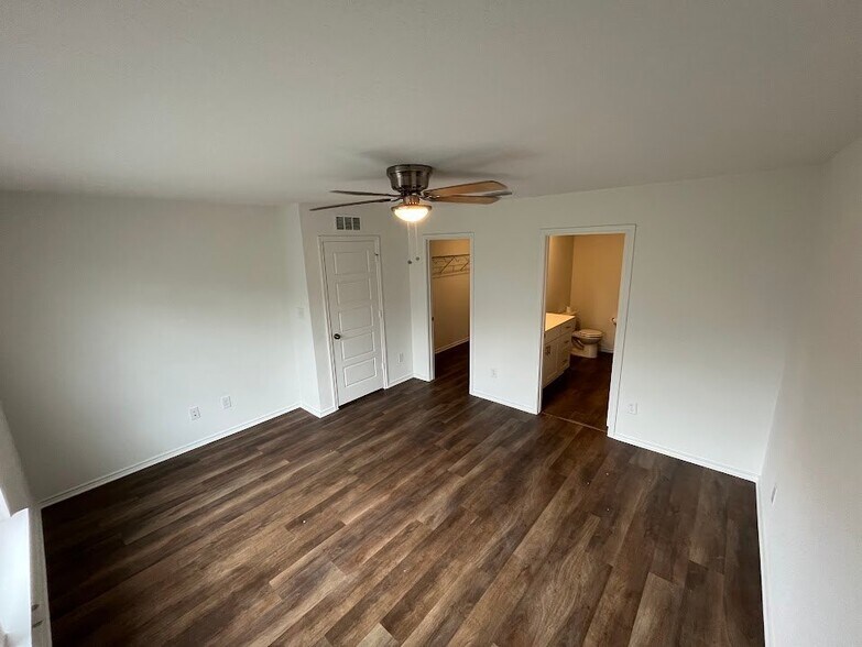 Building Photo - 735 Bluegrass Pt