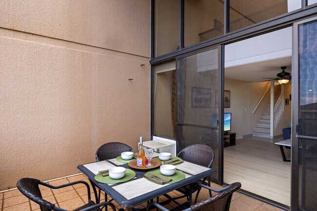 Building Photo - Stunning views, space and comfort.