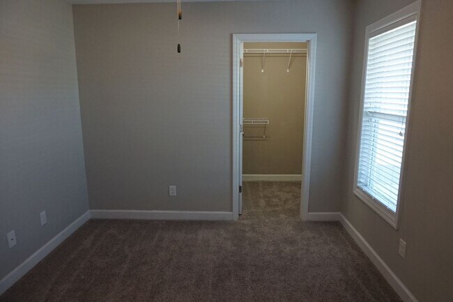 Building Photo - 3 Bedroom 2 Full bathrooms w/ Bonus room in Richlands!
