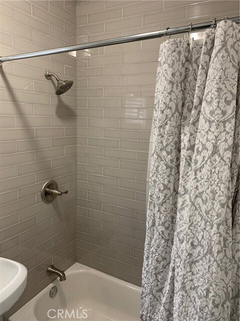 Building Photo - 410 N Rose Ave