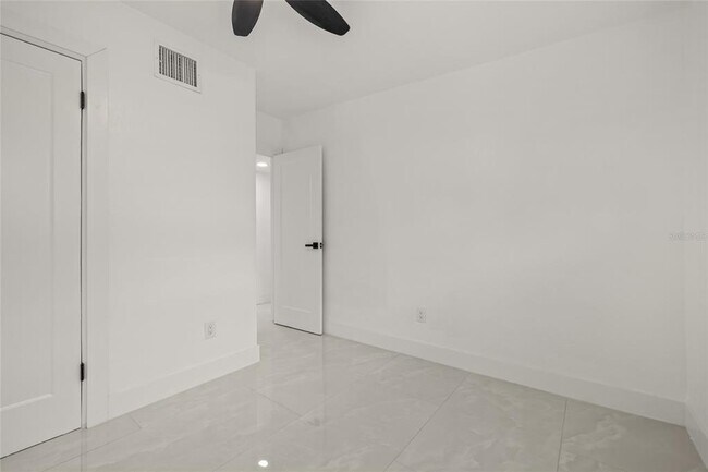 Building Photo - 2134 Catalina Dr