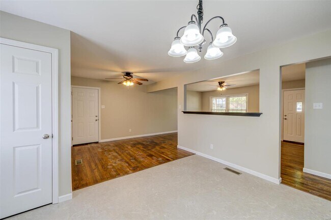 Building Photo - 624 S Pam Ave