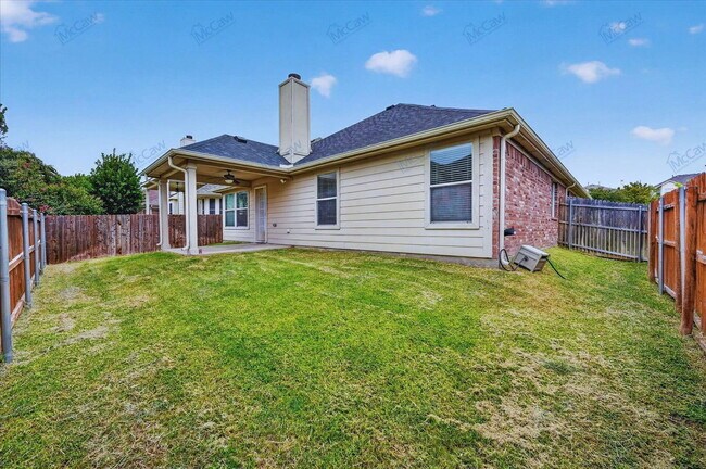 Building Photo - 9917 Channing Rd
