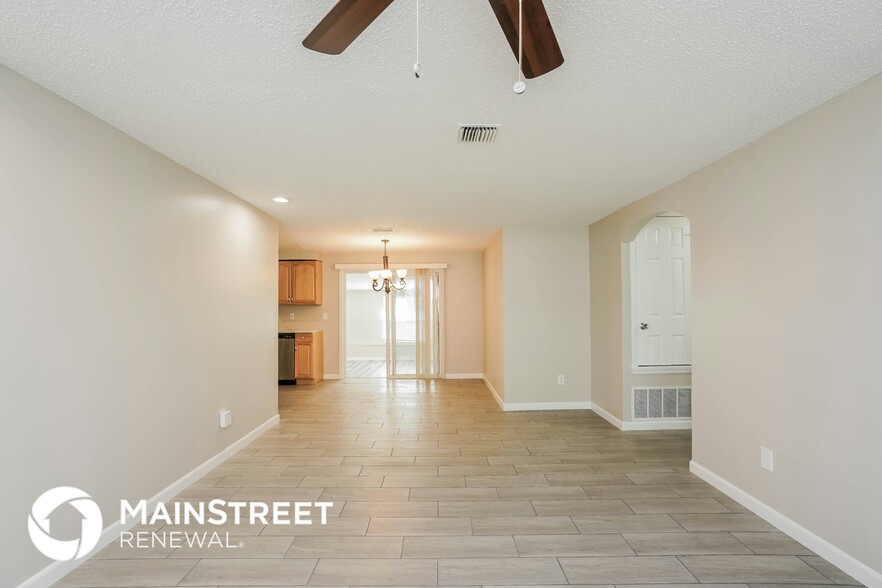 Building Photo - 16003 Woodpine Dr