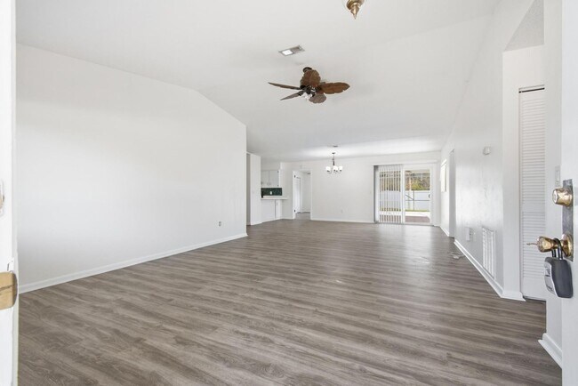 Building Photo - Amazing Pool Home!