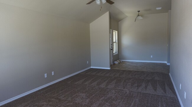 Building Photo - 506 Sladecek Dr