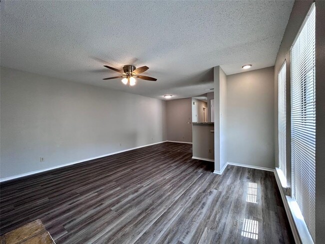 Building Photo - 9305 Kempler Dr