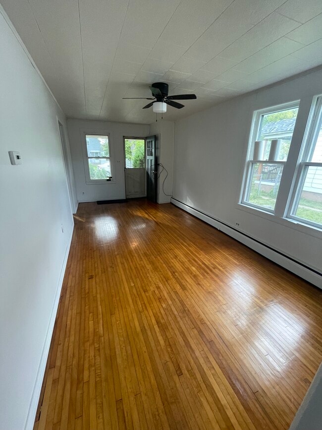 Primary Photo - 1826 Maryland Ave