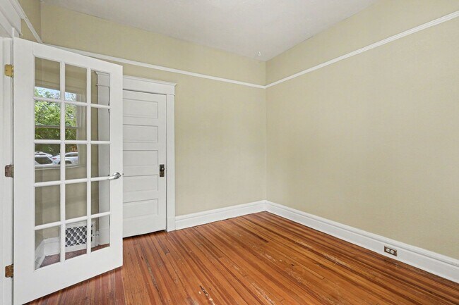 Building Photo - Charming Whittier Rowhome Near Larimer Street