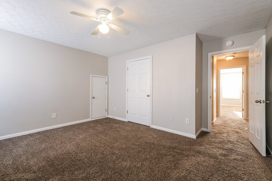 Building Photo - 111 Village Dr