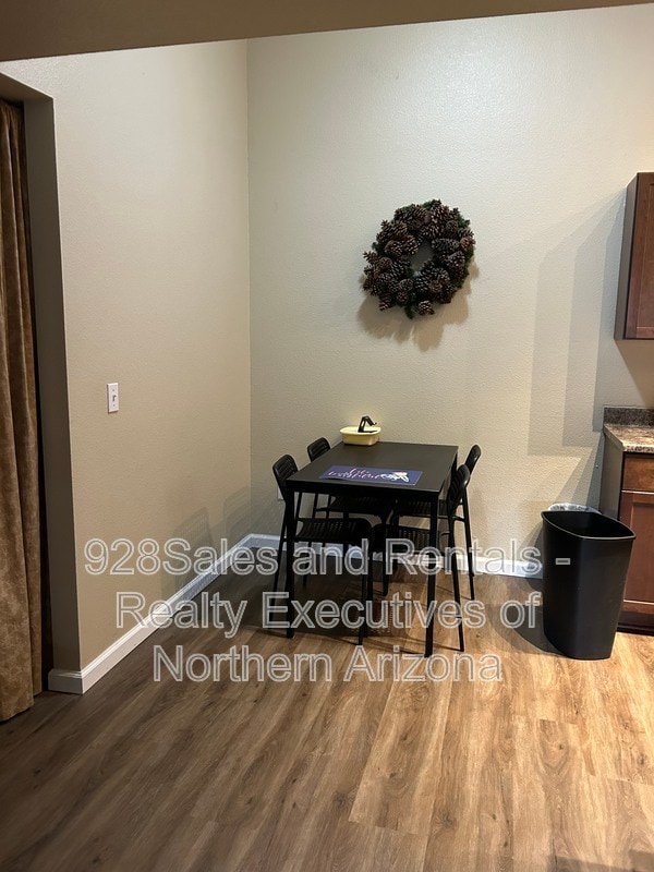 Building Photo - 1385 W University Ave