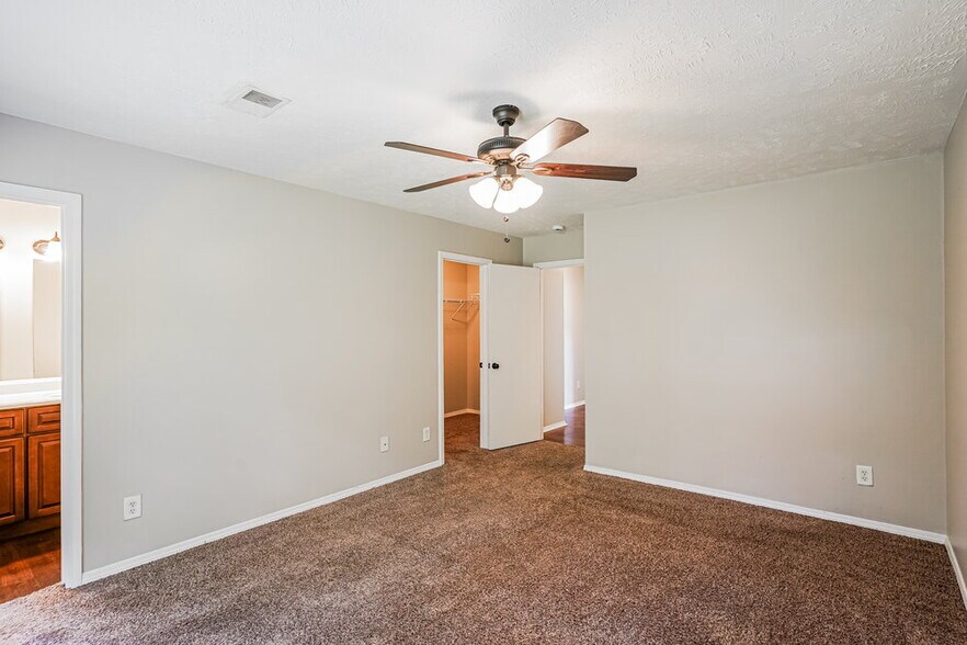 Building Photo - 2735 Sutherland Dr
