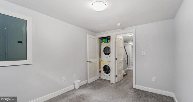 Building Photo - 647 S Belnord Ave