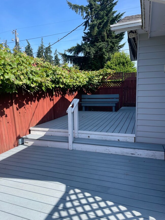 Building Photo - 2 BR/1.75 BA home in Edmonds