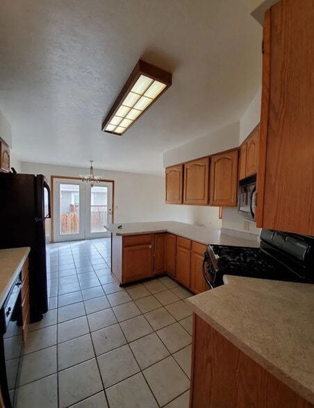 Building Photo - 816 Burr Dr