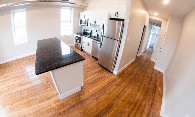 Building Photo - 612 S 5th St