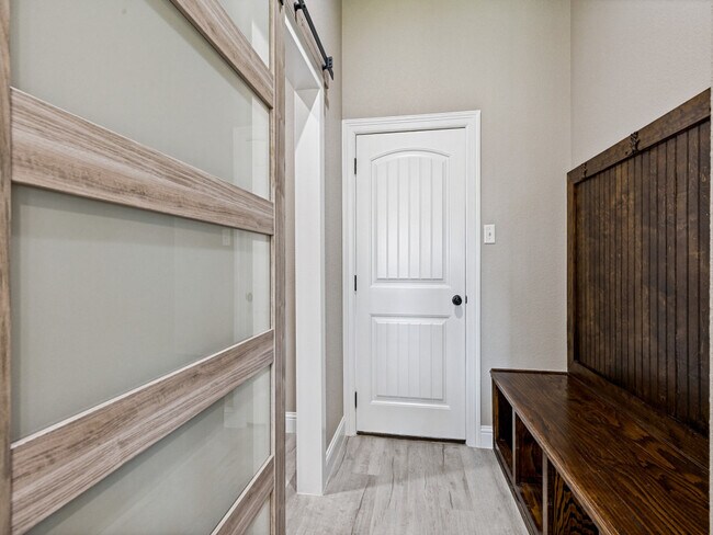 Building Photo - 455 Chisholm Trail