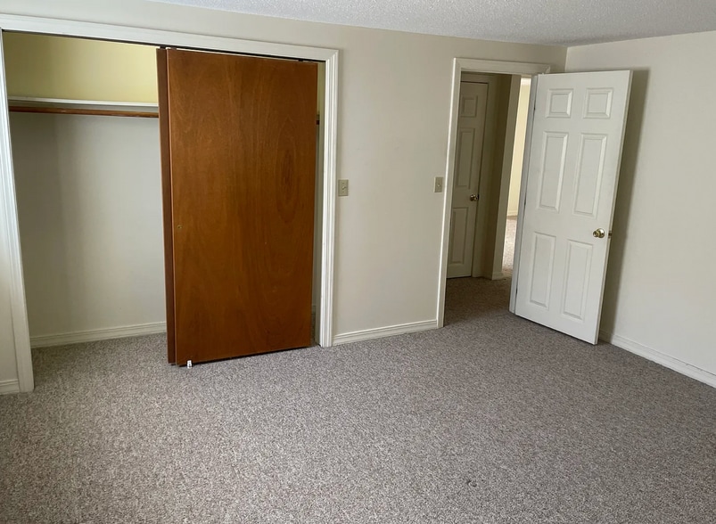 Building Photo - 824 State St