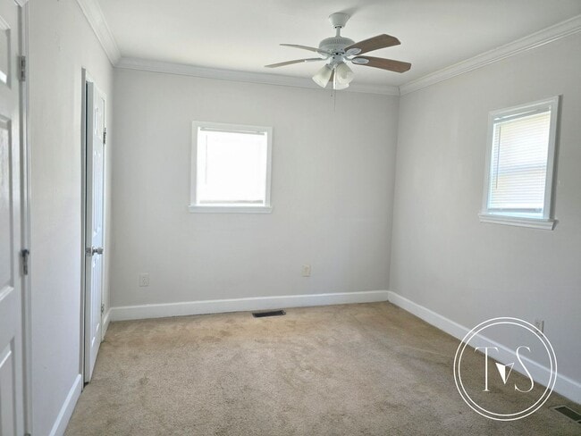 Building Photo - RATE DROP ALERT (was $1900/month)!