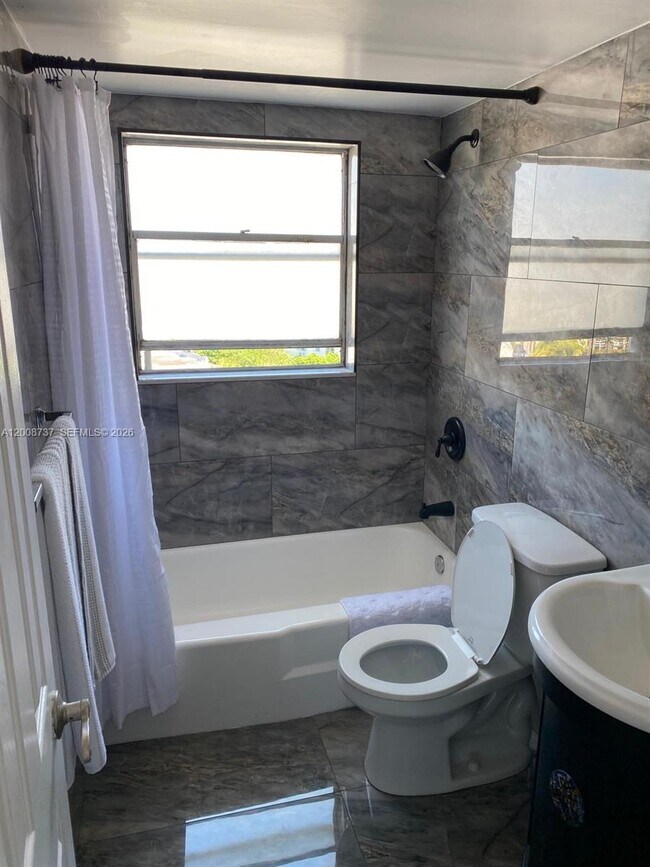 Building Photo - 1881 Washington Ave