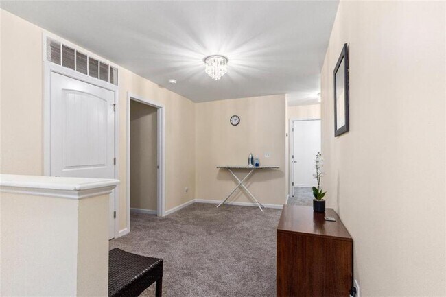 Building Photo - 2896 S Hills