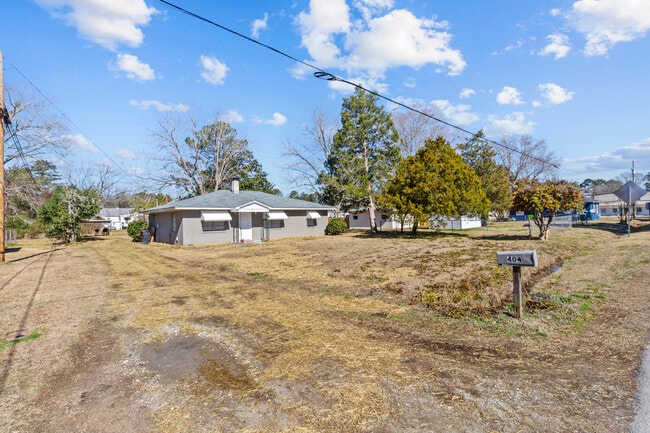 Building Photo - 404 Pine St