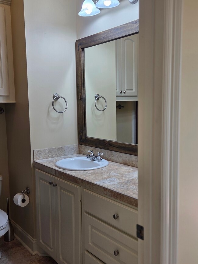 Building Photo - 462 Pinebrook Cir