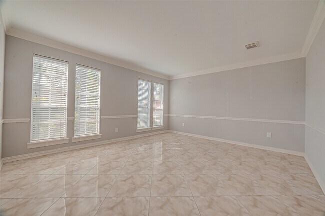 Building Photo - 2112 Limrick Dr