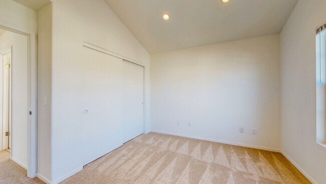 Building Photo - Charming 3 Bedroom 2.5 Bath with Bonus Room and Private Yard!