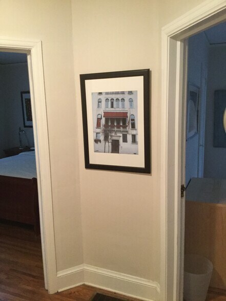 Building Photo - 2124 Chesterfield Ave