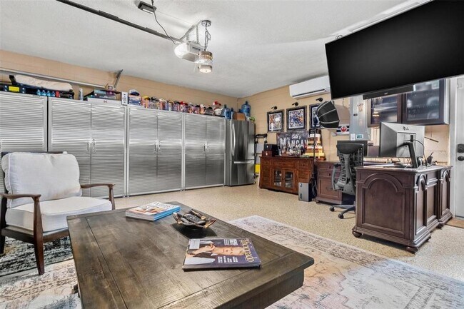 Building Photo - 2824 Paddock Dr